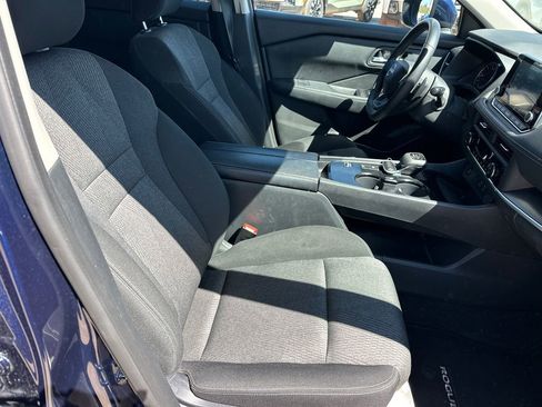 Used 2025 Nissan Rogue SV FWD image 13