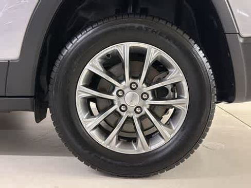 Used 2021 Jeep Cherokee Latitude Lux FWD image 10