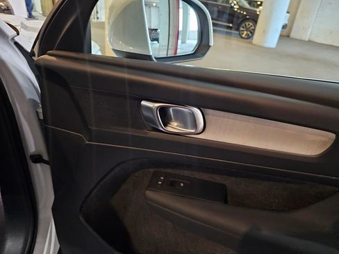 Certified 2024 Volvo XC40 B5 Core AWD/4WD image 11