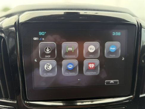 Used 2018 Chevrolet Traverse LT FWD image 18