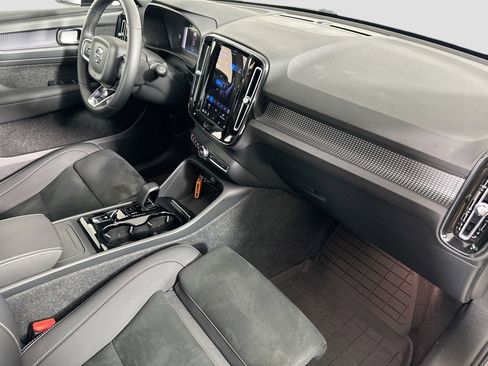 Certified 2023 Volvo XC40 B5 Plus w/ Climate Package image 29