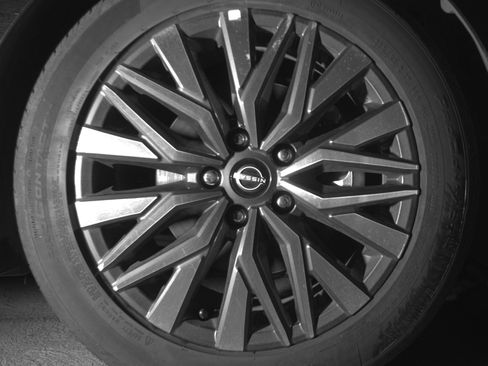 Used 2025 Nissan Altima 2.5 SV FWD image 13