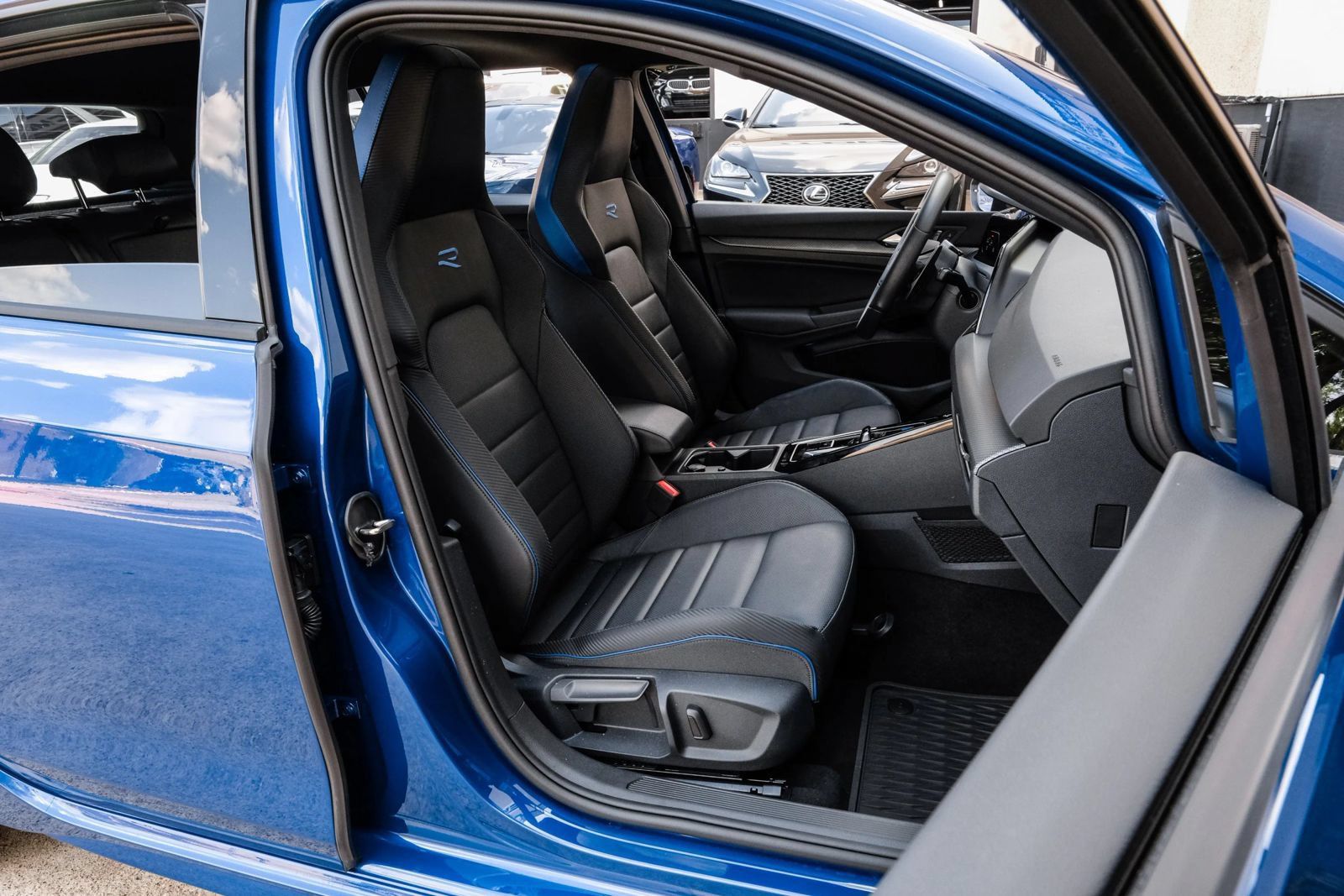 Used 2024 Volkswagen Golf R AWD/4WD image 37