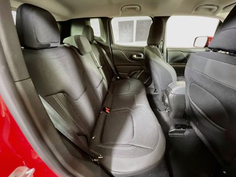 Used 2022 Jeep Renegade Latitude w/ Convenience Group AWD/4WD image 26