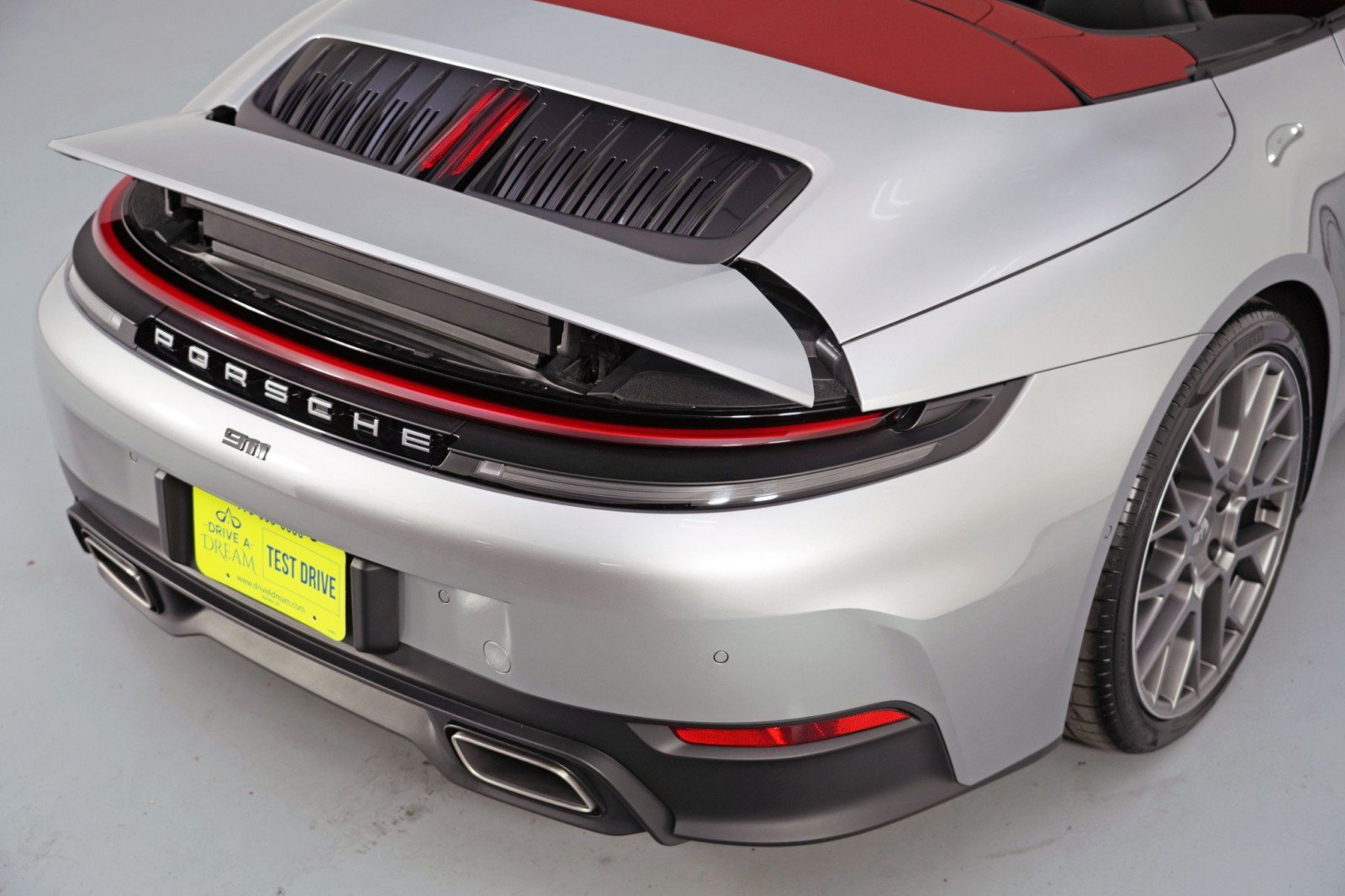 Used 2025 Porsche 911 Carrera RWD image 56