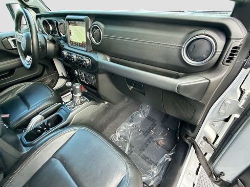 Used 2022 Jeep Wrangler Unlimited Sahara w/ Cold Weather Group AWD/4WD image 34