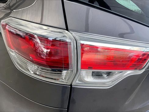 Used 2016 Toyota Highlander XLE image 28