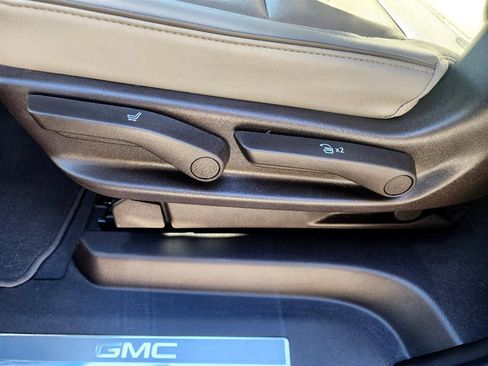 Used 2023 GMC Yukon XL SLT image 26