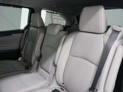 Used 2019 Honda Odyssey Touring image 12