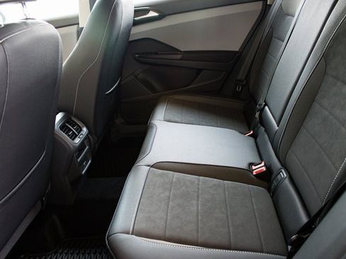 Used 2023 Volkswagen Taos SE image 13