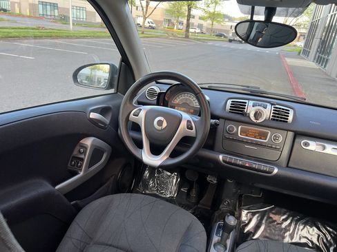 Used 2014 smart fortwo passion RWD image 11