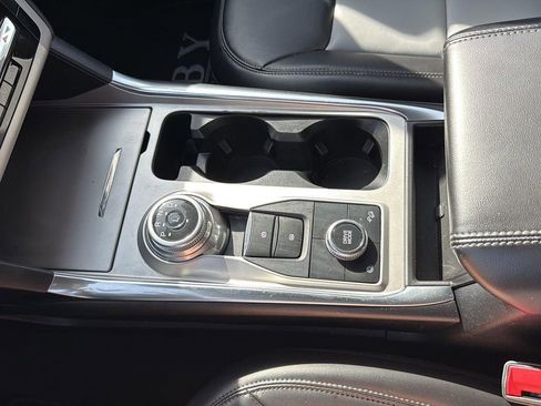 Used 2022 Ford Explorer XLT w/ Equipment Group 202A image 22