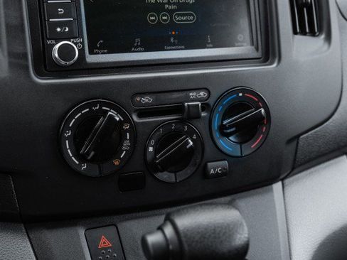 Used 2020 Nissan NV200 S image 25