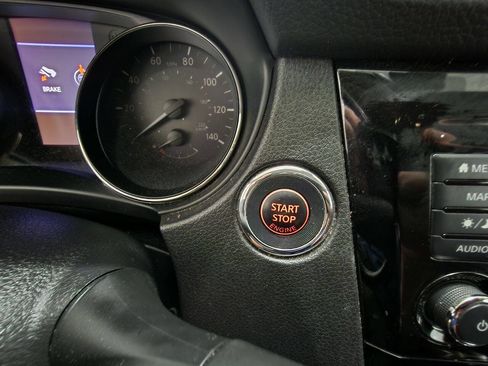 Used 2019 Nissan Rogue SV w/ Premium Package image 18