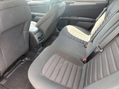 Used 2020 Ford Fusion SE FWD image 15