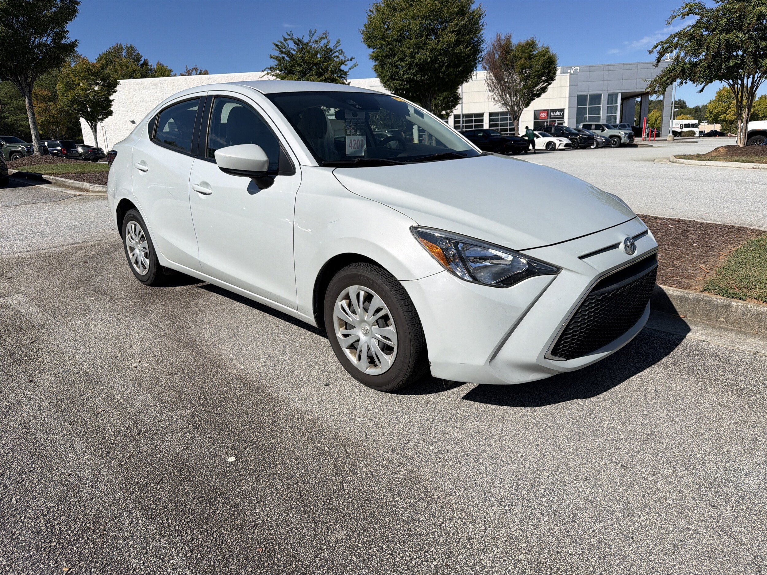 Used 2019 Toyota Yaris L FWD image 3