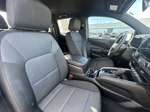 Used 2023 Chevrolet Colorado Trail Boss w/ Technology Package image 25