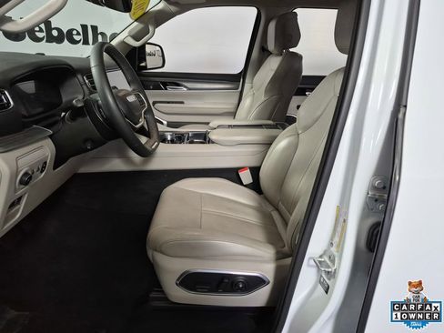 Used 2023 Jeep Wagoneer L Series II image 9