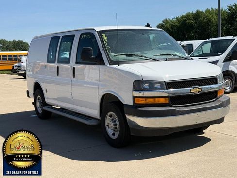Used 2024 Chevrolet Express 2500 w/ Driver Convenience Package RWD image 3
