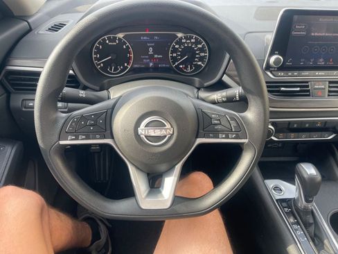 Used 2025 Nissan Altima 2.5 SV FWD image 14