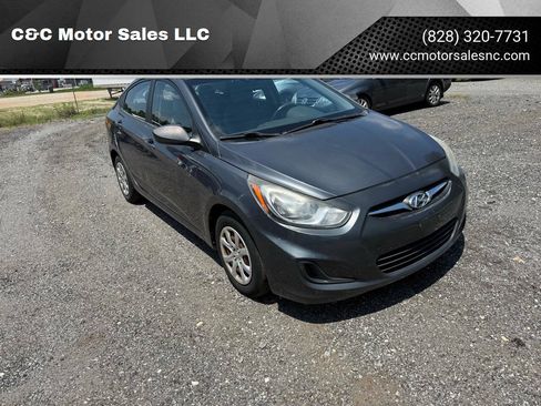 Used 2012 Hyundai Accent GLS FWD image 1