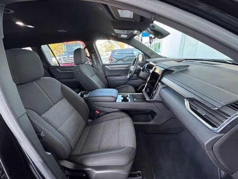 Used 2025 GMC Acadia Elevation image 14