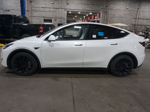 Used 2023 Tesla Model Y Long Range image 21