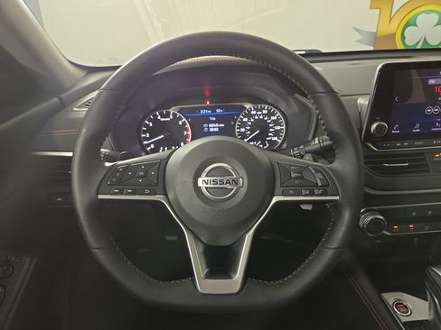 Used 2022 Nissan Altima 2.5 SR FWD image 14