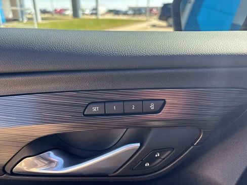 Used 2024 GMC Terrain SLT w/ Infotainment Package II image 28