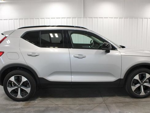 Used 2024 Volvo XC40 B5 Plus w/ Protection Package Premier AWD/4WD image 11