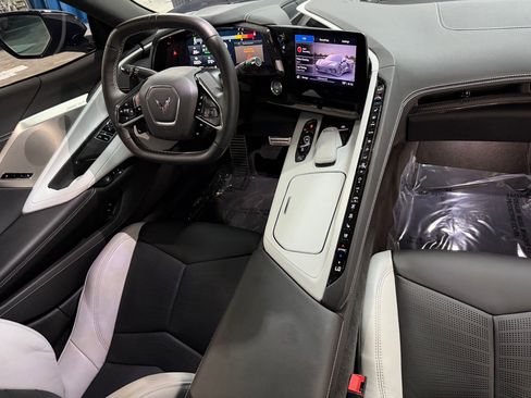 Used 2024 Chevrolet Corvette Stingray Preferred Cpe w/ Z51 Performance Package image 4