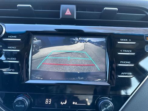 Used 2018 Toyota Camry L image 8