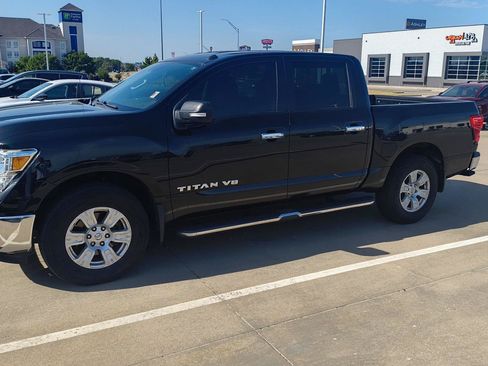 Used 2019 Nissan Titan SV AWD/4WD image 3