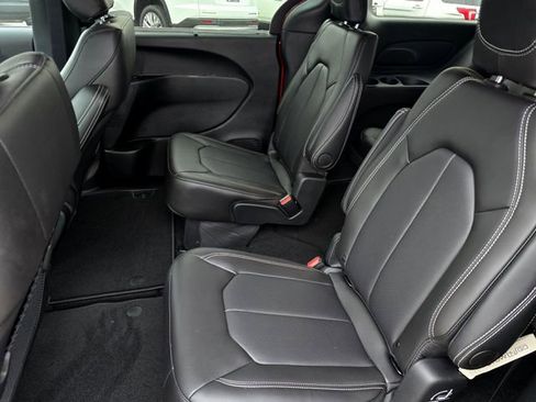New 2026 Chrysler Pacifica Select FWD image 24