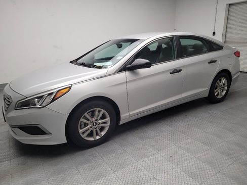 Used 2016 Hyundai Sonata SE FWD image 2