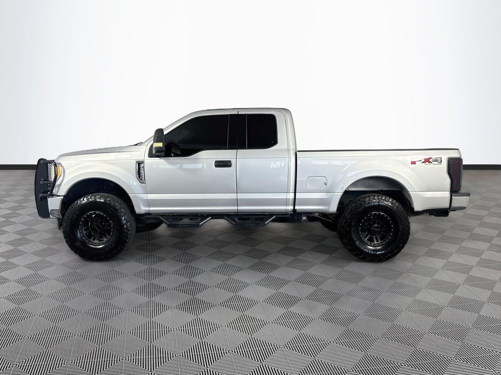 Used 2017 Ford F250 XLT w/ FX4 Off-Road Package AWD/4WD image 4