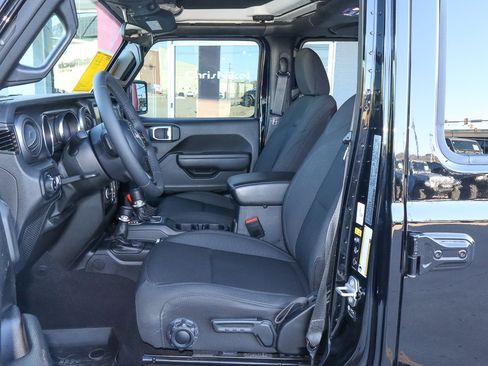 Used 2023 Jeep Gladiator Willys image 7