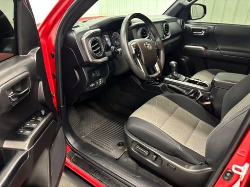 Used 2023 Toyota Tacoma TRD Off-Road image 12