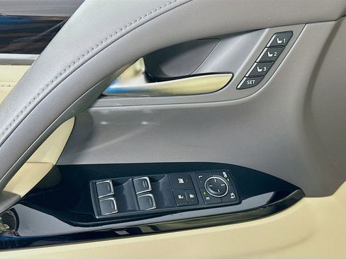 Used 2018 Lexus LX 570 4WD image 18