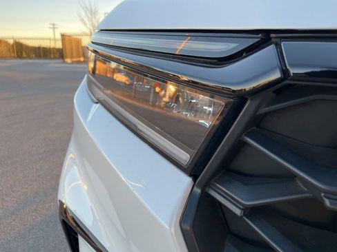 Used 2025 Honda Pilot Sport image 13