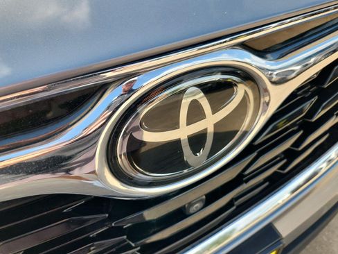 Used 2021 Toyota Highlander Limited FWD image 31