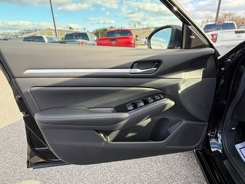 New 2025 Nissan Altima 2.5 SL image 10