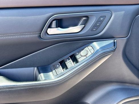 Certified 2023 Nissan Rogue SL FWD image 14