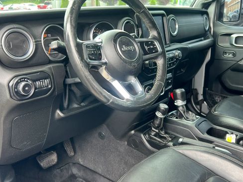 Used 2018 Jeep Wrangler Unlimited Sahara w/ Dual Top Group AWD/4WD image 15