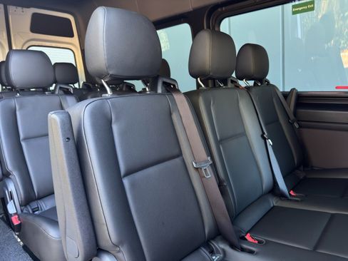 Used 2024 Mercedes-Benz Sprinter 2500 image 30