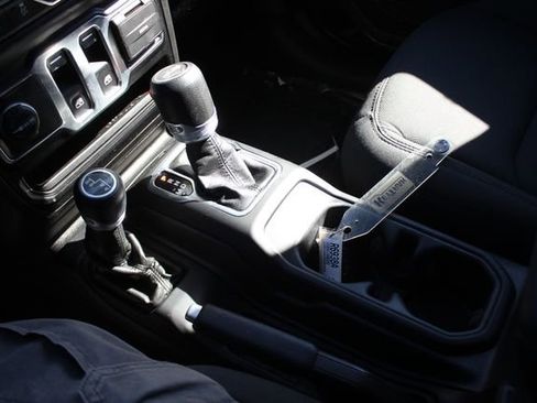 Used 2022 Jeep Wrangler Sport S image 10