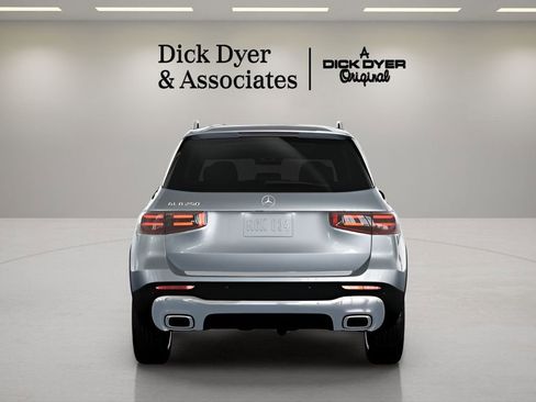 Used 2026 Mercedes-Benz GLB 250 image 14