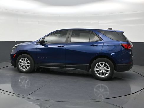 Used 2022 Chevrolet Equinox LS FWD image 2