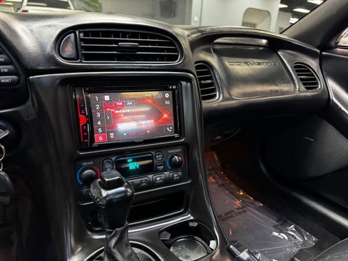 Used 2001 Chevrolet Corvette Coupe w/ Preferred Equipment Group2 image 25