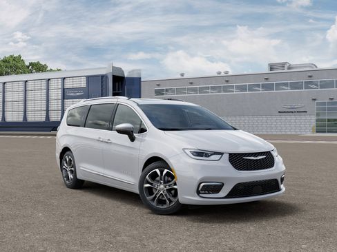 New 2026 Chrysler Pacifica Pinnacle image 3